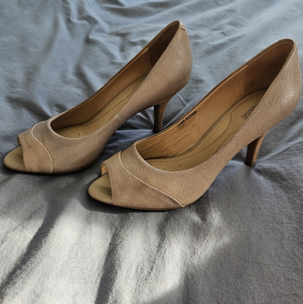 👠Geox Respira 37.5 heels nude peep-toe pumps 7.5 7 Dress Shoes
